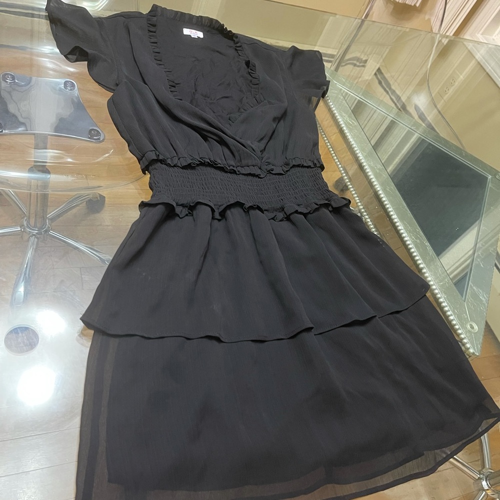 Q+A Los Angeles Womens Black Cap Sleeve V Neck Min